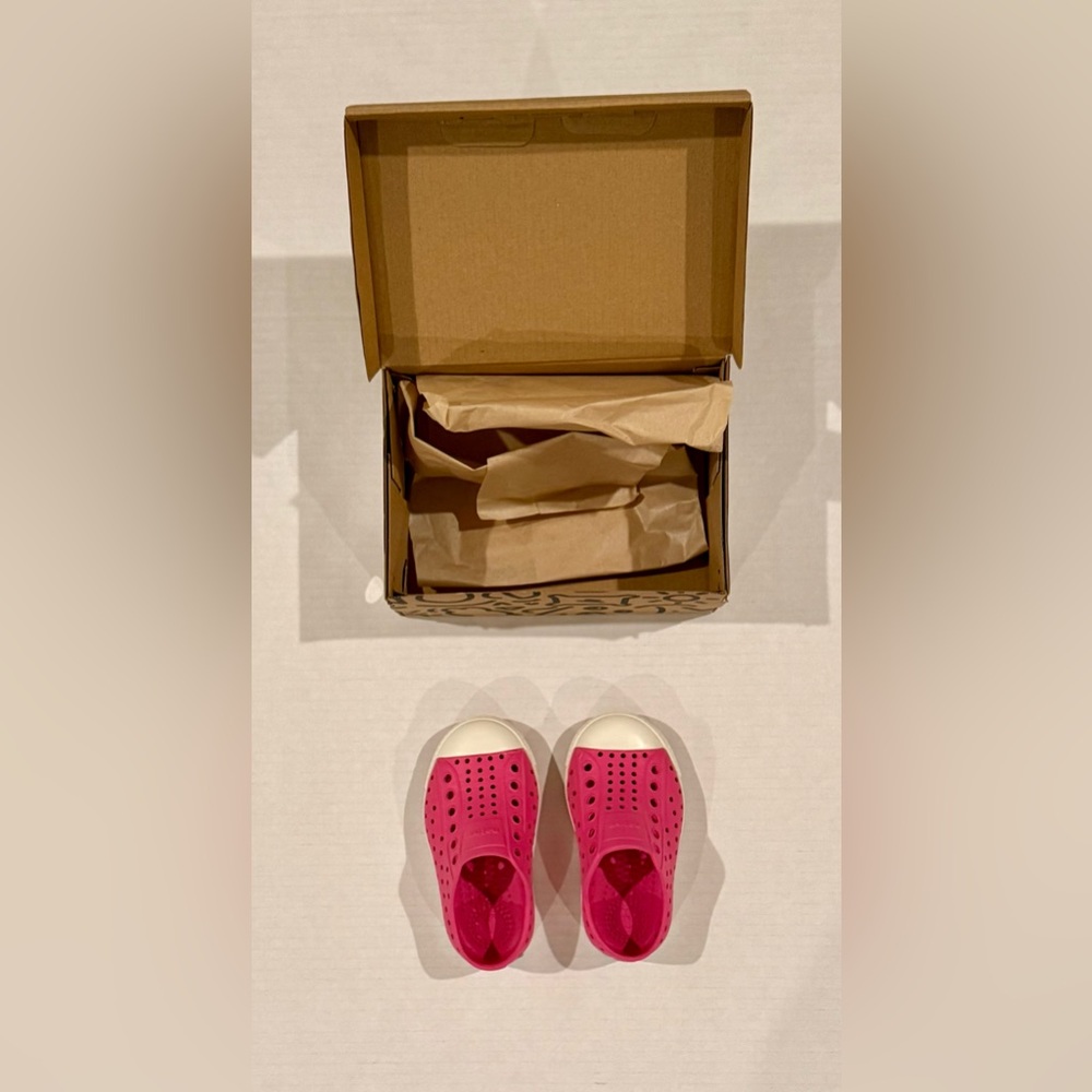 Native Kid’s’ Jefferson Shoes Size C6 Pink and White Gently Used